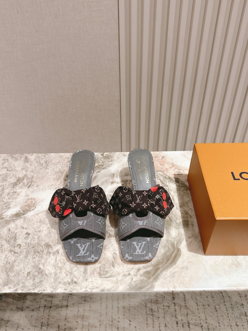 l0vis Vvtt0n slippers